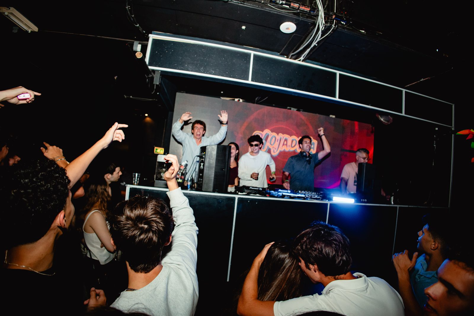 Crowd at a Jake Veeneman set